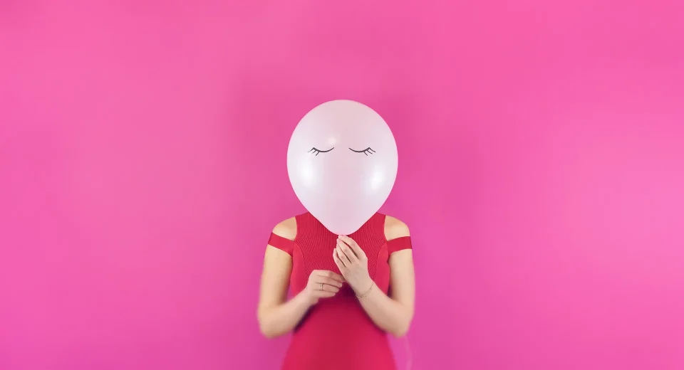 KURTARICI İLLÜZYONU: GÜCÜN ZEHRİ VE DENGE ARAYIŞI