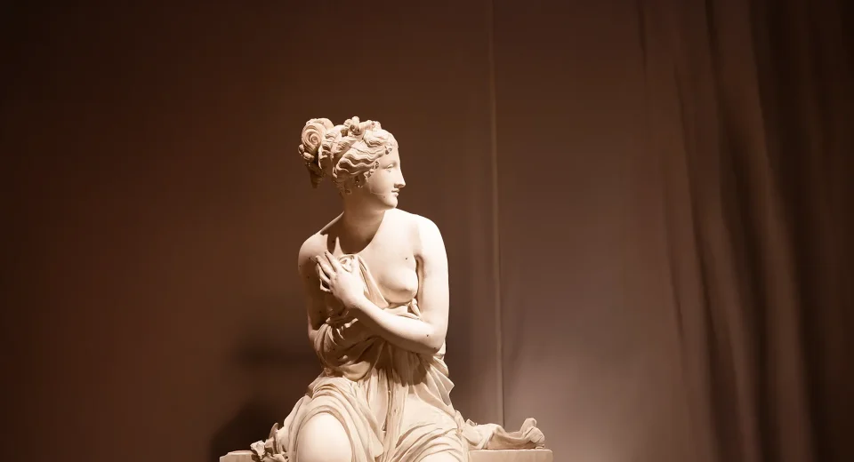 MİTOLOJİDE AŞK TANRIÇALARI VE HİKAYELERİ