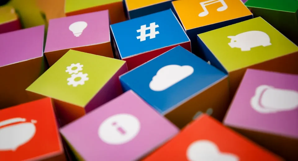 GÜNDEM AĞIR, KALBİN HAFİF OLSUN: SOSYAL MEDYA DUYARLILIK REHBERİ