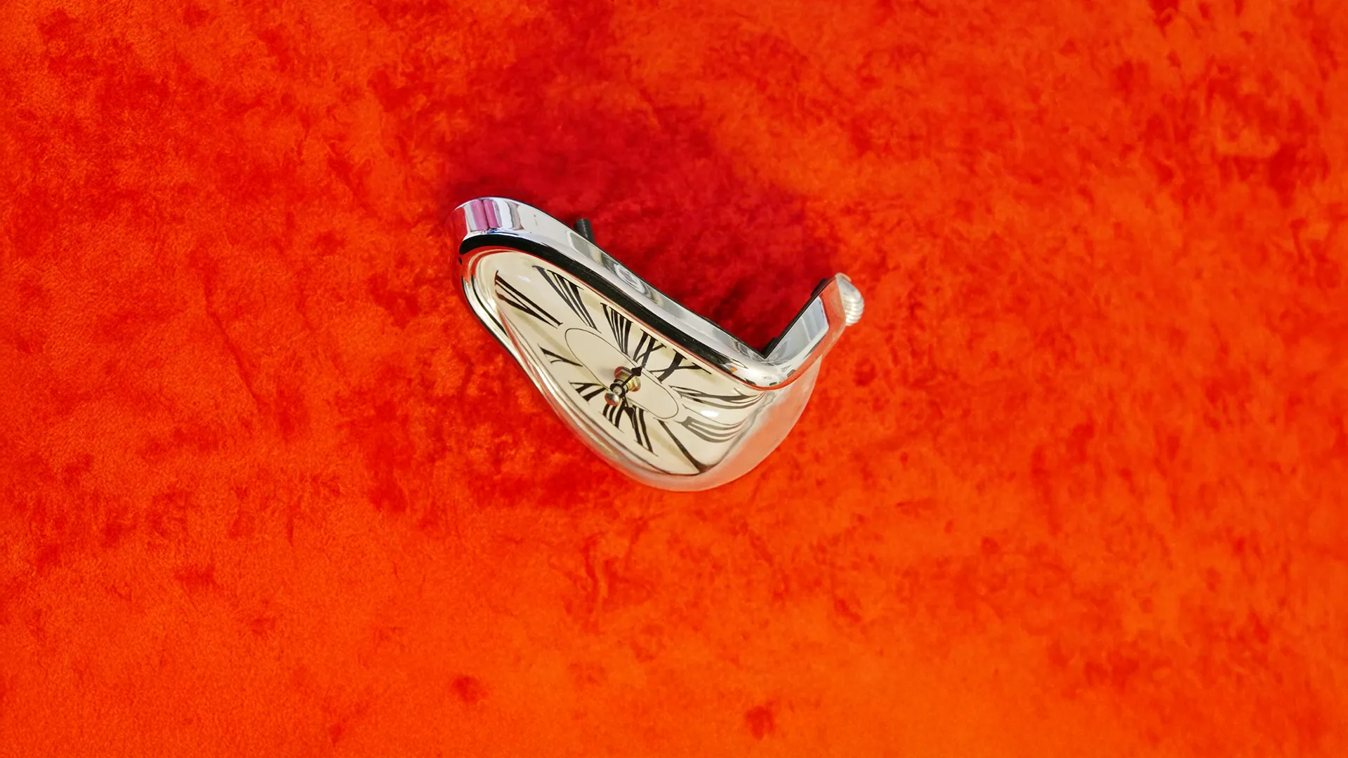 ZAMAN, ASLINDA HİÇ DE BİZE AİT DEĞİLMİŞ