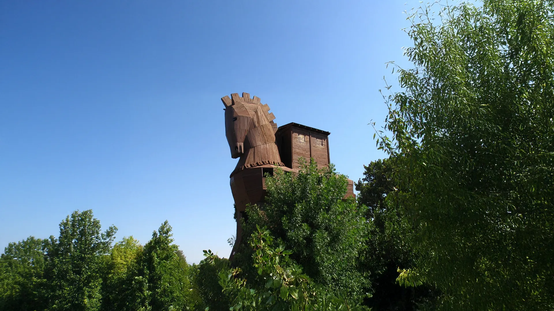 İÇİMDEKİ TRUVA ATI