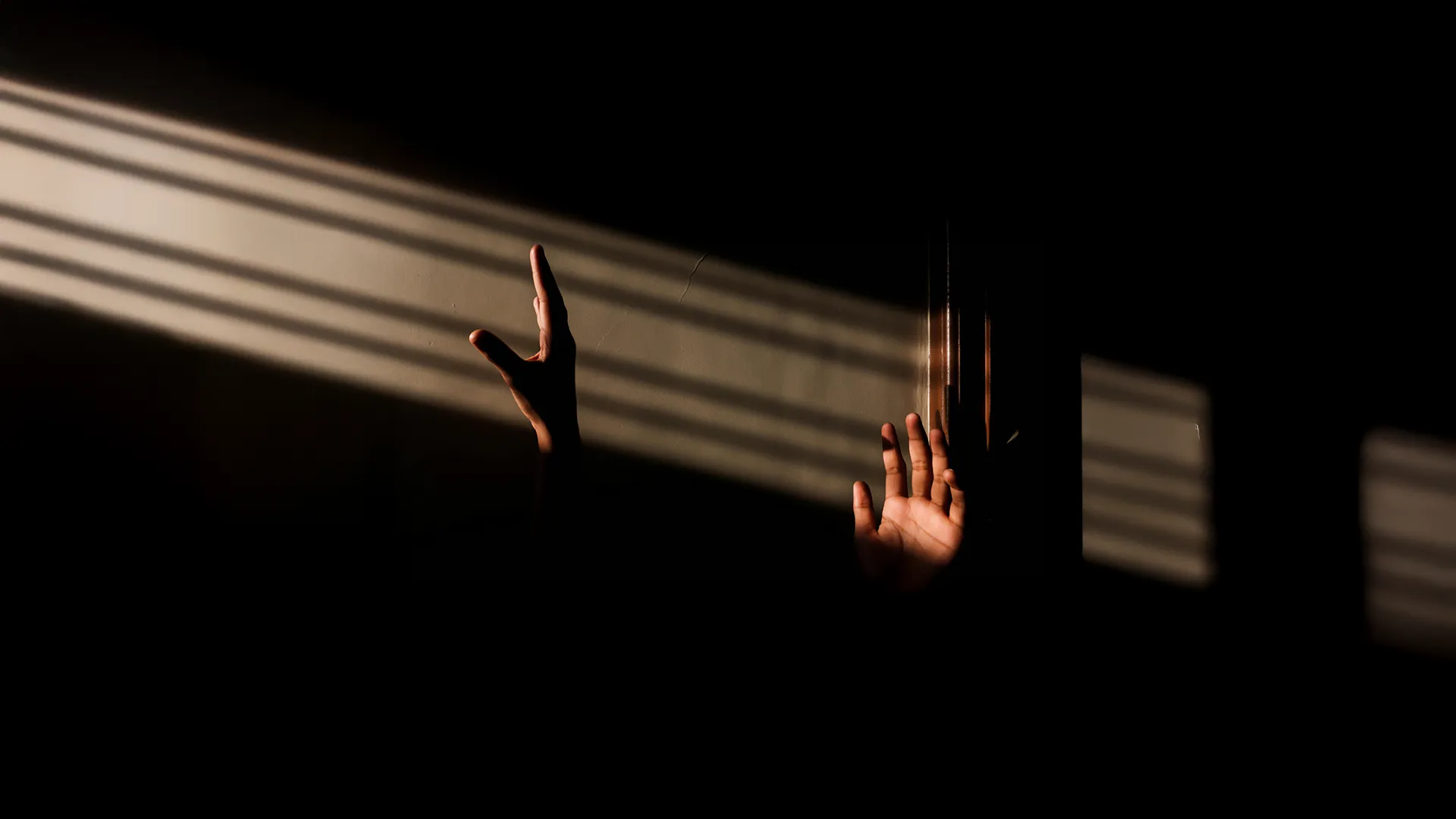 IŞIĞINA DOKUNAN GÖLGE: KISKANÇLIK VE MANİPÜLASYON