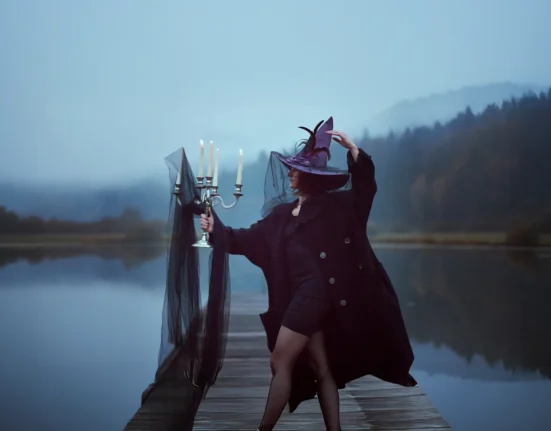 MODERN ÇAĞIN CADILARI: SÜPÜRGEDEN AKILLI TELEFONA SPİRİTÜEL BİR YOLCULUK