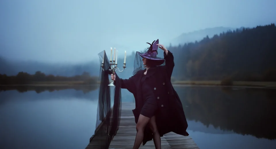 MODERN ÇAĞIN CADILARI: SÜPÜRGEDEN AKILLI TELEFONA SPİRİTÜEL BİR YOLCULUK