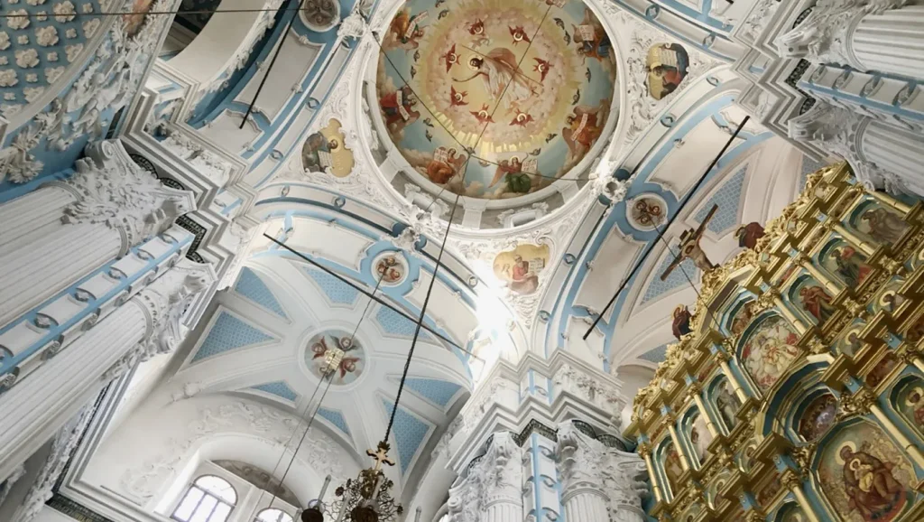 kacistan-estetige-rokoko-yeniden-sahneye-cikiyor-2