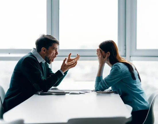 Manosphere: Modern Erkeklik Krizinden Dijital Öfke Ekonomisine