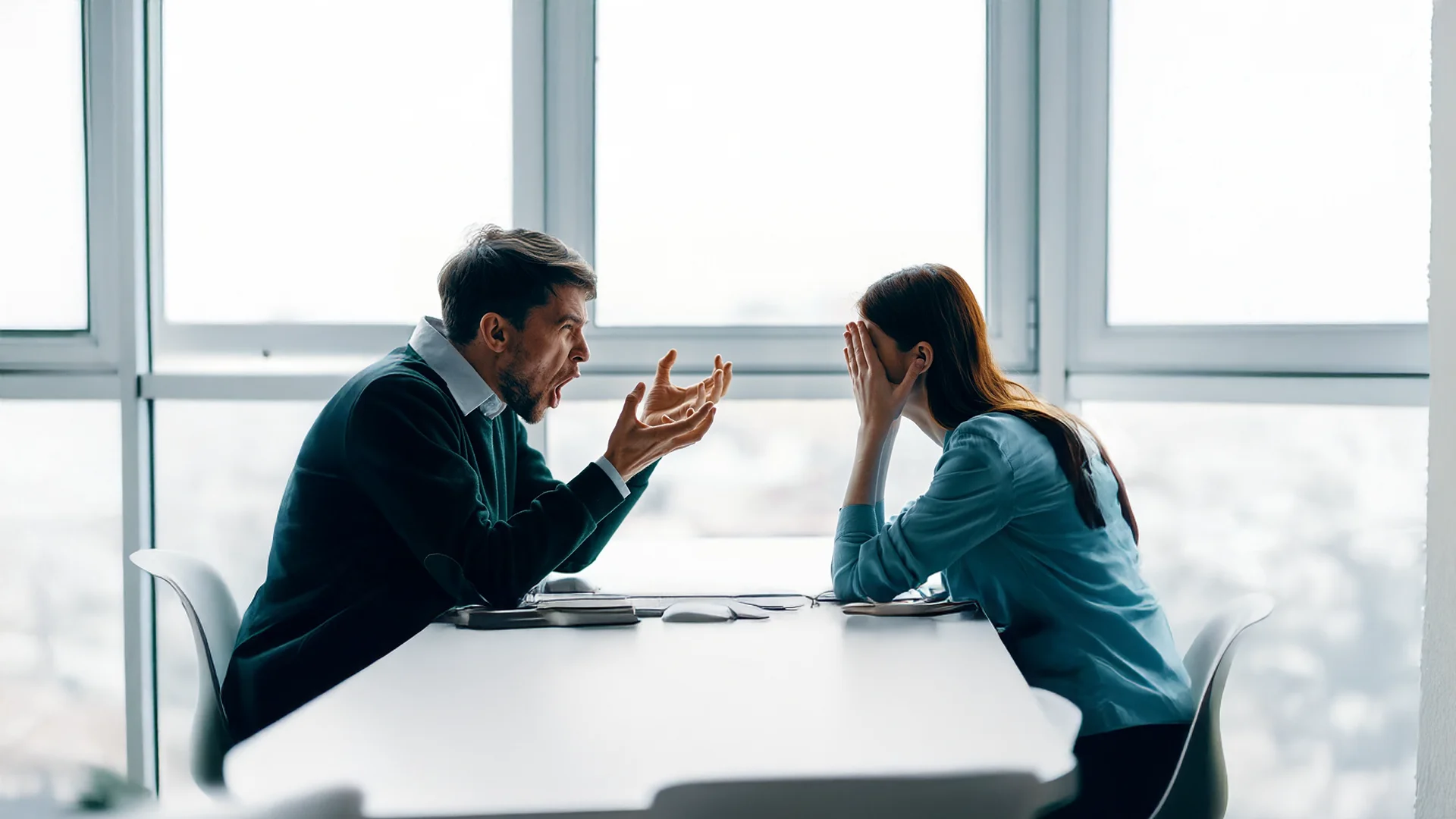 Manosphere: Modern Erkeklik Krizinden Dijital Öfke Ekonomisine