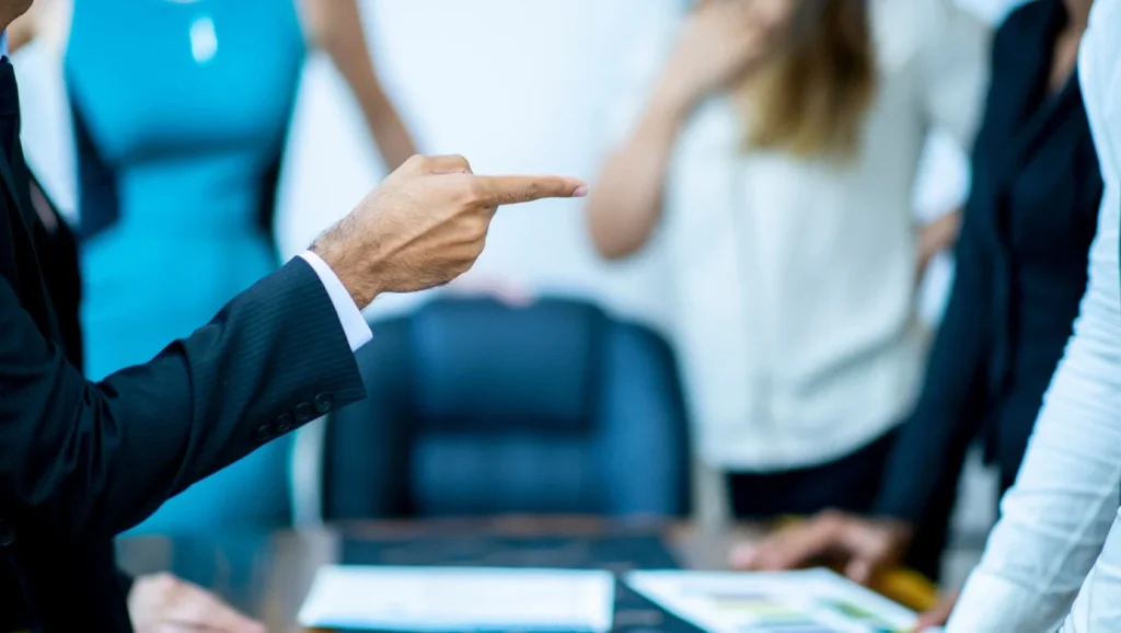 Sorun Bizde Değil, Dünyada