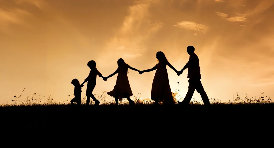 Anne Soyunun Sessiz Aktarımları: Kadın hattında taşınan görünmez hikâyeler