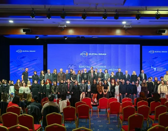 Dijital Plastisite: Bir "Tık" Uğruna Yeniden Şekillenen İnsan Zihni ve Ruhun Yeni Coğrafyası