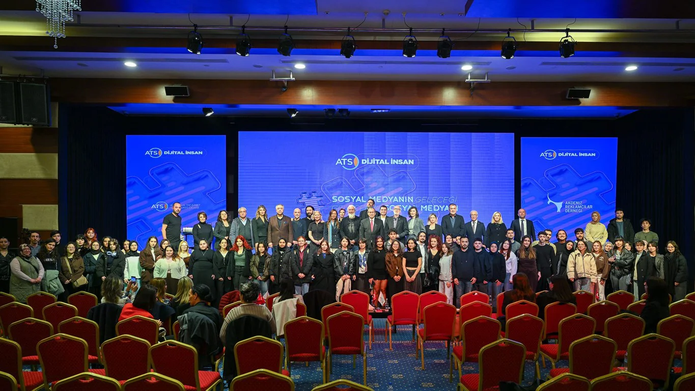 Dijital Plastisite: Bir "Tık" Uğruna Yeniden Şekillenen İnsan Zihni ve Ruhun Yeni Coğrafyası