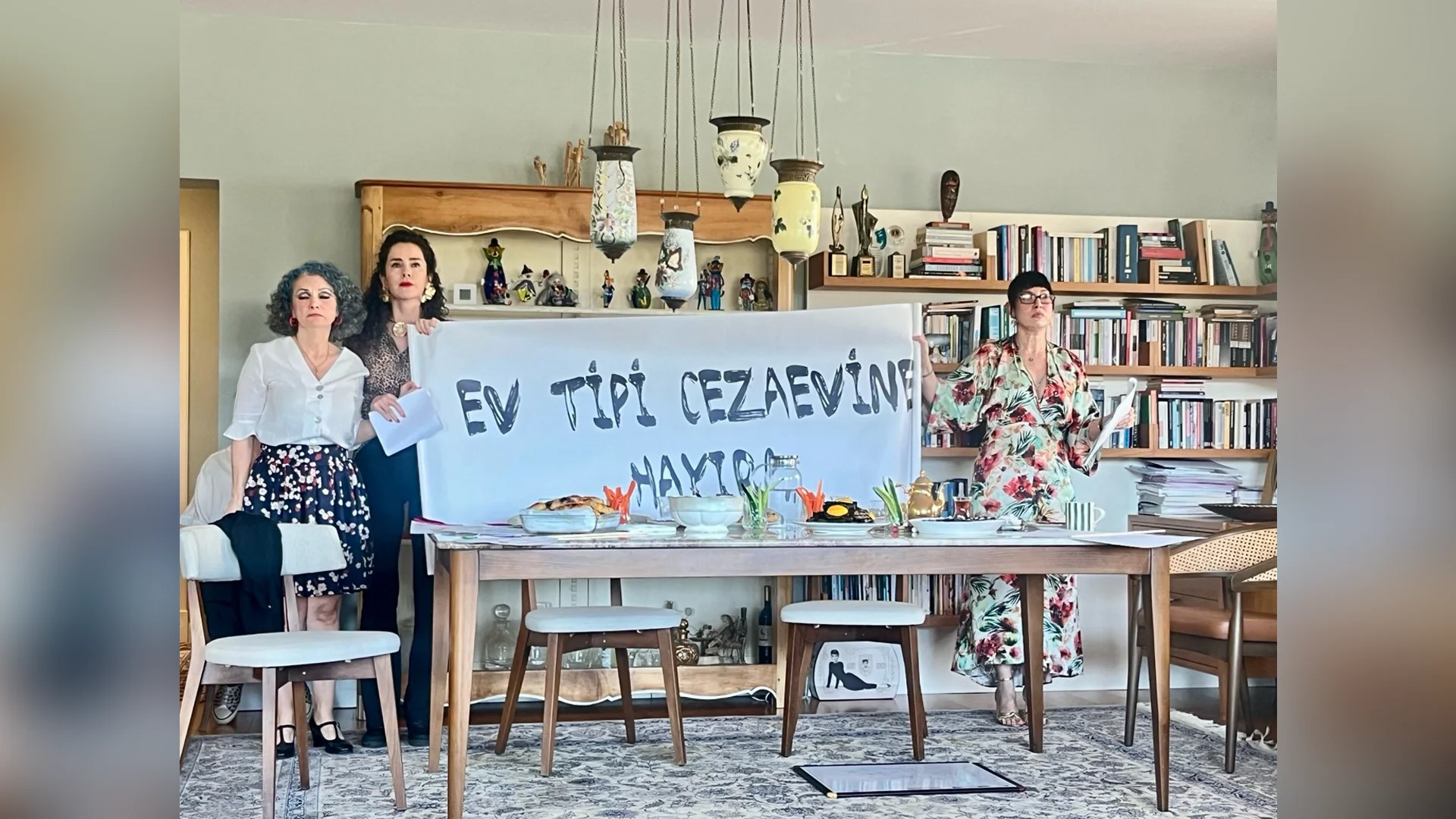 Bir Evin Salonunda Kurulan Küçük Başkaldırı: Ev Yapımı Eylem Üzerine