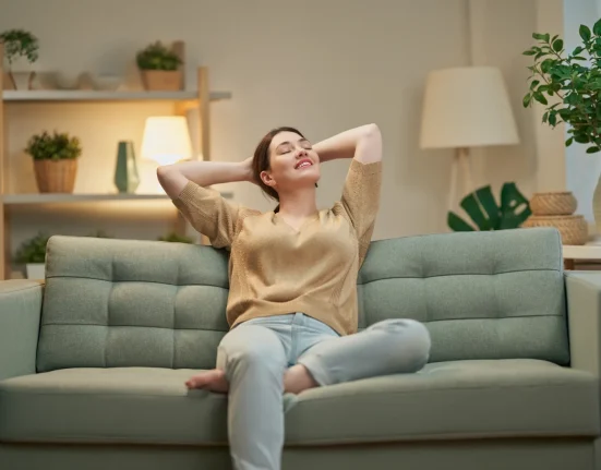 Her Şeye Yetişemiyorsun ve Bu Bir Eksiklik Değil: JOMO Çağında Yaşamak