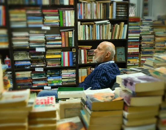 Bir Kilit Soru: Kitap Bir İnsanı İyileştirir mi?
